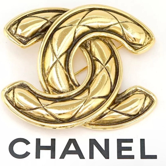 CHANEL CC Logo Quilted Matelasse Brooch Gold Auth w/Box CC Quilted Brooch - Picture 1 of 15